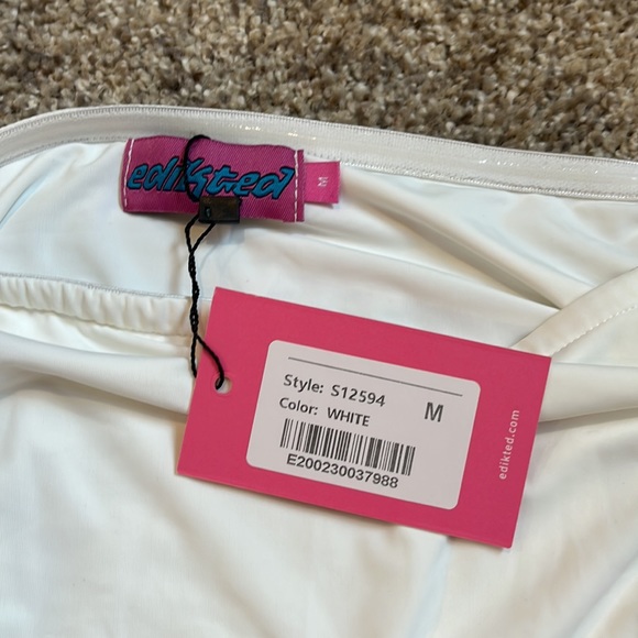 Edikted white, long sleeve, off-shoulder, ruched crop top - Picture 2 of 3